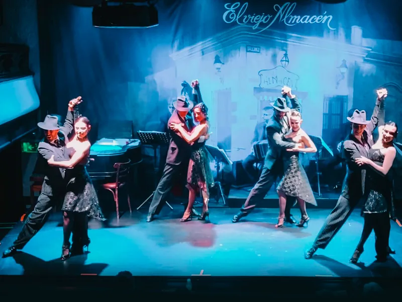 SPECTACLE EXCLUSIVEMENT CONSACRÉ AU TANGO ET AU FOLKLORE